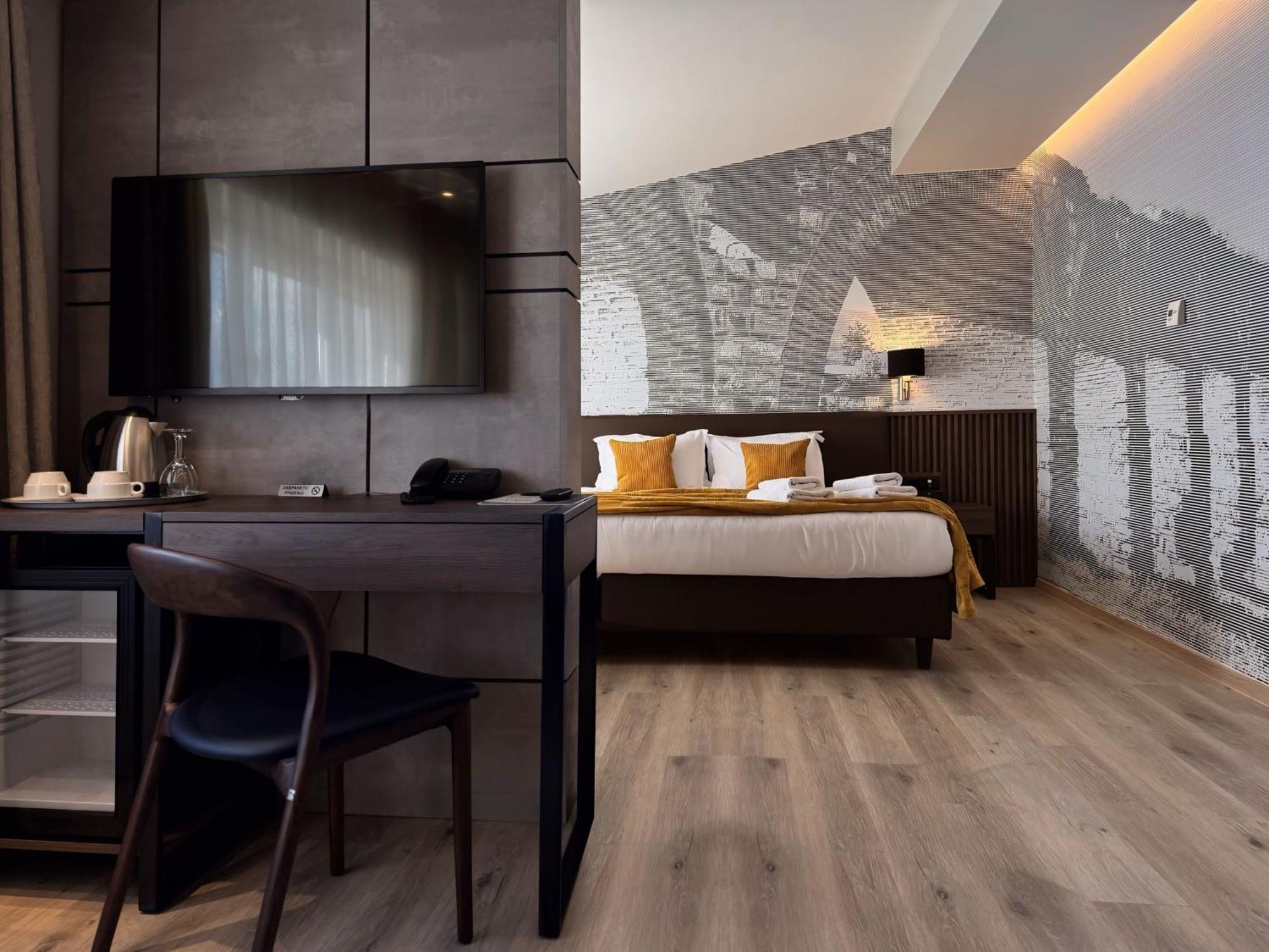 Queen'S Hotel - Zebra Centre Скопье Экстерьер фото